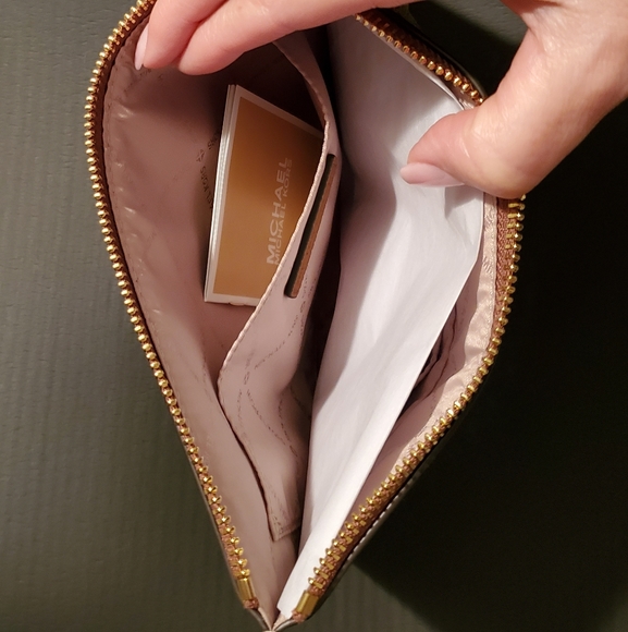 Michael Kors Jet Set Travel Clutch Wristlet - Picture 7 of 8